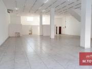 Amplo salão comercial, com 04 banheiros e estacionamento...