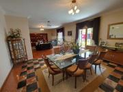 Amplo sobrado com 4 dormitórios, sendo 1 suíte