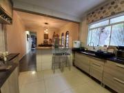 Amplo sobrado com espaço gourmet, 4 vagas no Jardim Sarah