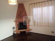 Amplo Sobrado repleto de armários, ao lado da Estação...