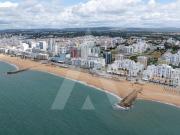 Amplo T1+1 localizado a apenas 100mts da praia de Quarteira