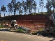 Amplo terreno em condomínio fechado com área de lazer...