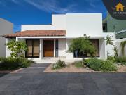 Amueblada, de un piso, calle abierta OP