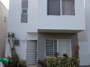 AMUEBLADA Y SEMI EQUIPADA 3 REC JARDINES DEL SUR 2