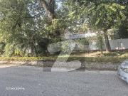 An demolishable house 1066 sqyrds/ margla facing/ off...