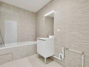 an elegant 68 m² apartment in Suresnes