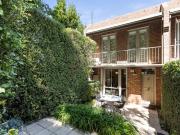 An Elegant And Convenient South Yarra Townhouse