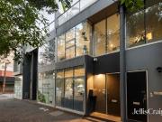 An entertainer's urban oasis on the city fringe