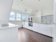 An exceptional three bedroom split level penthouse...