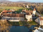 Ancien château médiéval sur 4 ha 78 a