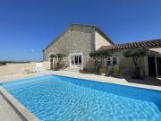 Superbe Corps de Ferme Rénové avec Piscine et 5 Hectares...