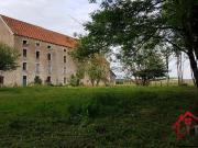 Ancien moulin rénové sur 3,5 hectares avec accès direct...
