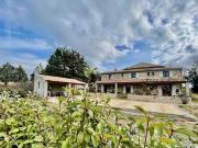 Ancienne bâtisse en pierre avec vues et piscine 107m² Apt