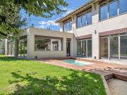 Ancienne dépendance avec extension contemporaine