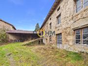 ancienne ferme à rénover dans un village de st pal
