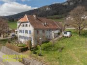 Ancienne ferme de 2 appartements et nombreux espaces...