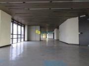 Andar comercial para alugar com 03 vagas no Ed....