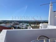 Andar de moradia encantadora com vista mar em Estói