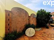 Andar de Moradia Rés Chão em condomínio fechado com piscina