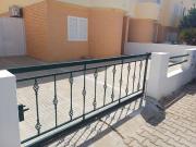 Andar de Moradia T2, totalmente mobilado, com terraço...