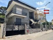 Andar de Moradia T4 RC com Garagem, Quintal e Arrecadação