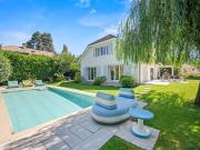Angenehme Familienvilla mit Swimmingpool, Seeblick,...