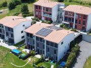 Angrenzende Villa mit Terrasse – Garten und 2...