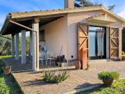 Annesso agricolo con ampio terreno vicino al mare in...