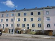 Aufgeteiltes Mehrfamilienhaus mit Balkone in ruhiger...