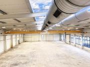 antaris Immobilien GmbH * 1.550 m² Warmhalle mit Potenzial