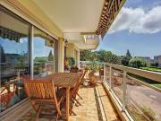 ANTIBES: TRES BEAU 3 PIECES RENOVE AU CALME AVEC TERRASSE, G