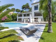 Antibes Villa Renovee A Pieds De La Plage 346m² Antibes
