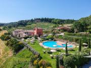 Antica Tenuta di Caccia con piscina e 73 ettari fra...