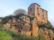 Antica Torre fortificata dei Cavalieri Templari in...