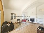 Antiga Escola Primária Convertida em Charmosa Habitação...