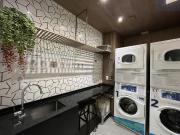 Ao lado da PUC | 2 dorm com ar, 2 varandas e piscina...