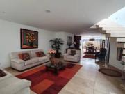 AO SECTOR CUMBAYA, EN VENTA CASA 3 D, 305 M2