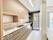 Apartamento, 2 dormitórios, 78.49 m², em Centro