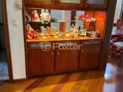 Apartamento, 3 dormitórios, 237 m², em Petrópolis