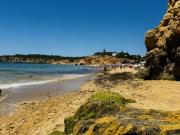 Apartamento T0+1, a 200 metros do areal da Praia da Rocha!