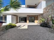 Apartamento a estrenar con jardín privado en Montecala...