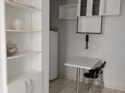 linda kit, elevador, nascente, dividida em quarto e...