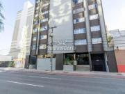 Apartamento a venda no centro de Curitiba com 1 va