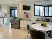 Apartamento à venda possui 760 metros quadrados com 3...