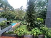 Apartamento amplio con vista verde y área boscosa por...