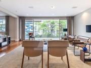 Apartamento amplo, com reforma linda, varanda ensolarada...