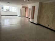 Apartamento cerca al mar, con amplios espacios y...