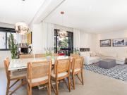 Apartamento charmoso e ensolarado no Cabral | 3 qu