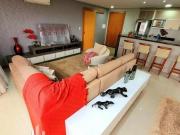 Apartamento com 03 dormitórios e 02 vagas de garagem