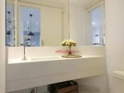 Apartamento com 1 dormitório para alugar, 56 m² por R$...